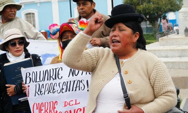 秘鲁前总统卡斯蒂略被司法机关逮捕 民众爆发示威活动