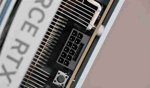 索泰RTX 4080 AMP EXTREME AIRO月白显卡评测：堆料媲美RTX 4090