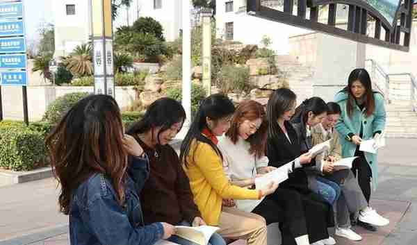 资阳师范学校举办 “读女性经典 览巾帼风采”读书分享会