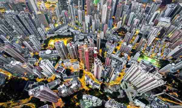 97年香港房价大暴跌买入房子，如今是升值还是贬值？